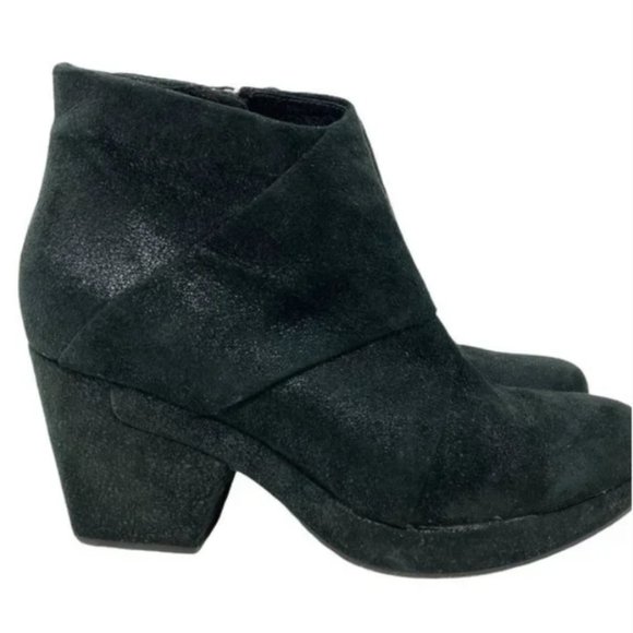 Eileen Fisher Coax Black Soft Grained Texture Leather Platform Boots - Size 9. - Picture 4 of 14